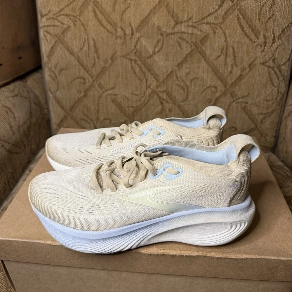 Brooks Adrenaline GTS 25 Sand Coconut 1204431B244 Women's 6.5 B Running Shoes